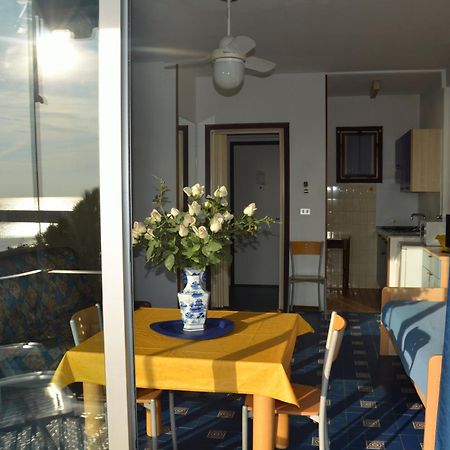 Residence Costa Templada Ventimiglia Bagian luar foto