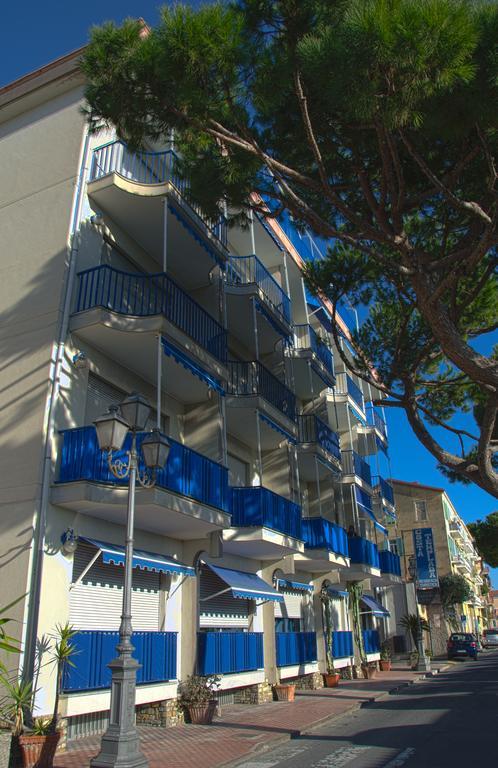 Residence Costa Templada Ventimiglia Bagian luar foto