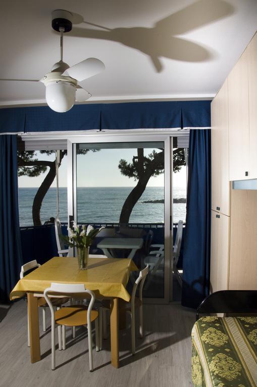 Residence Costa Templada Ventimiglia Ruang foto