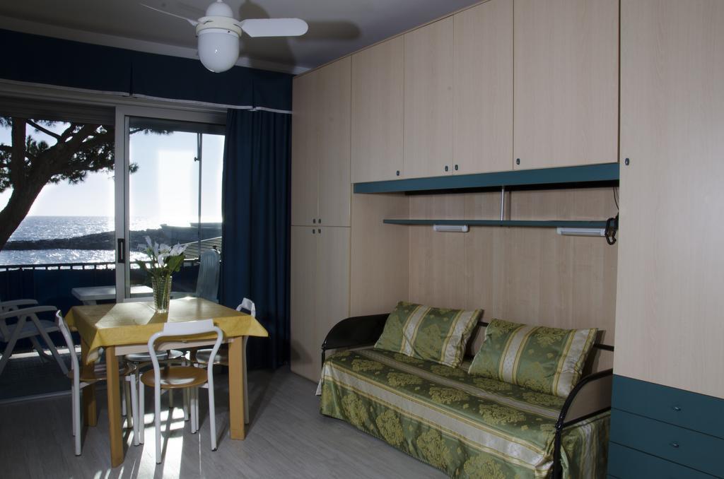 Residence Costa Templada Ventimiglia Ruang foto