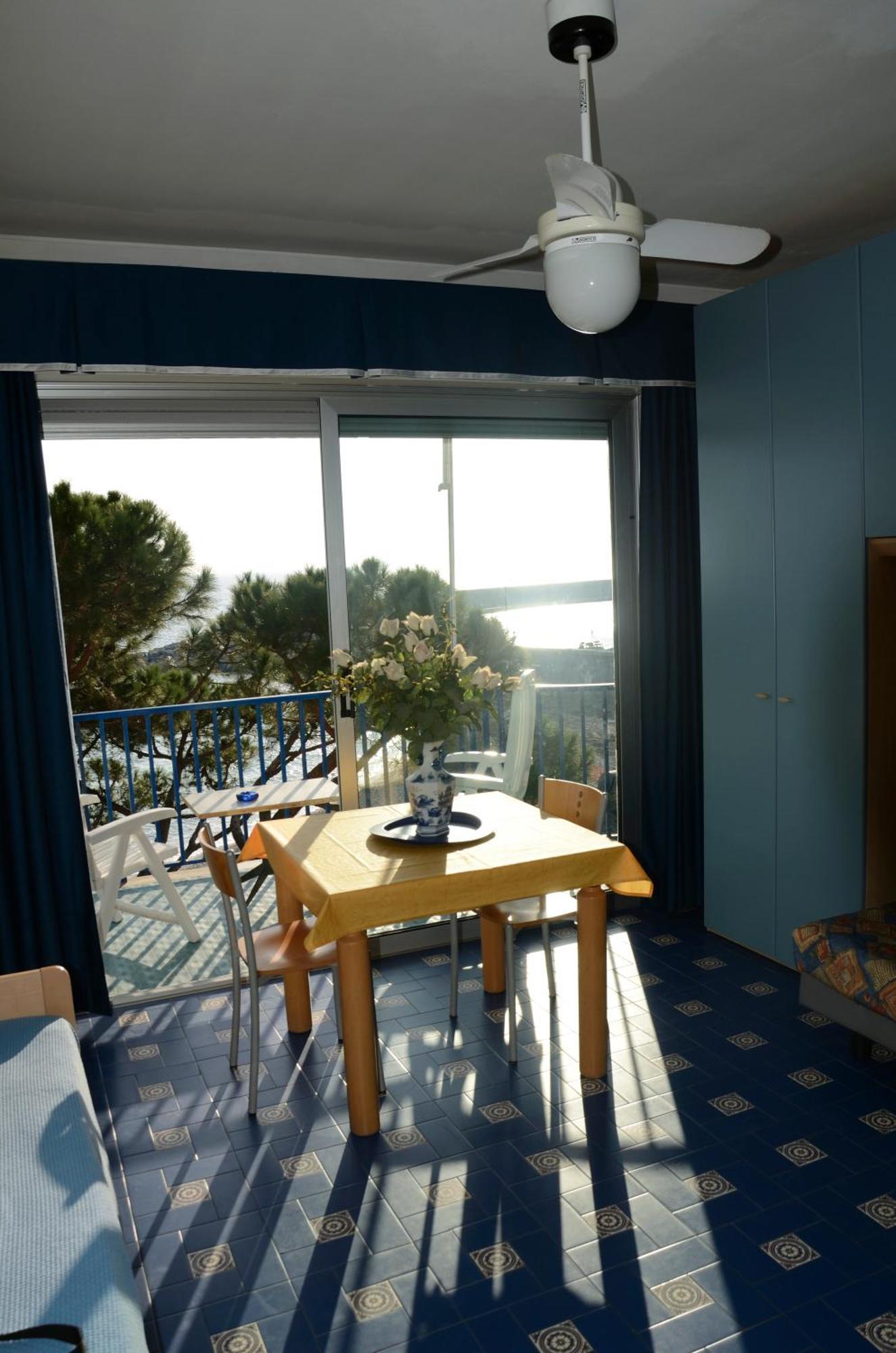 Residence Costa Templada Ventimiglia Bagian luar foto