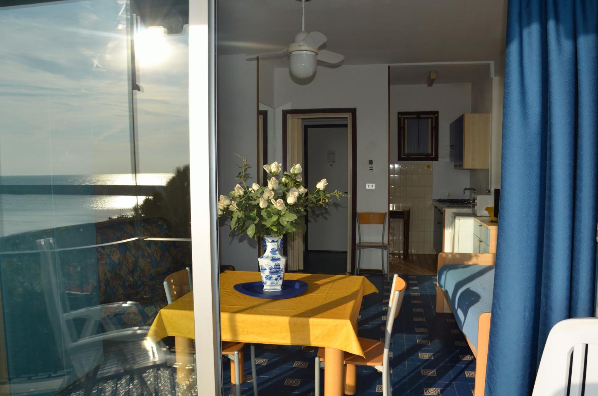 Residence Costa Templada Ventimiglia Bagian luar foto