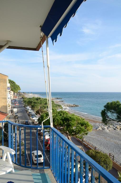 Residence Costa Templada Ventimiglia Ruang foto